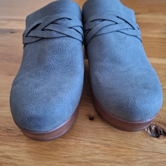 BOC BORN CONCEPT Clogs Womens Sz 8M Gray Faux Suede Block Heel Shoes Western - Picture 3 of 10
